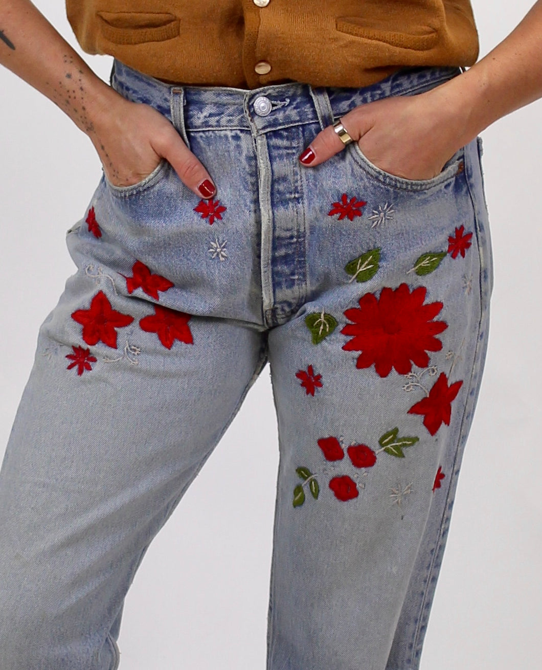 EMBROIDERED DISTRESSED LEVIS